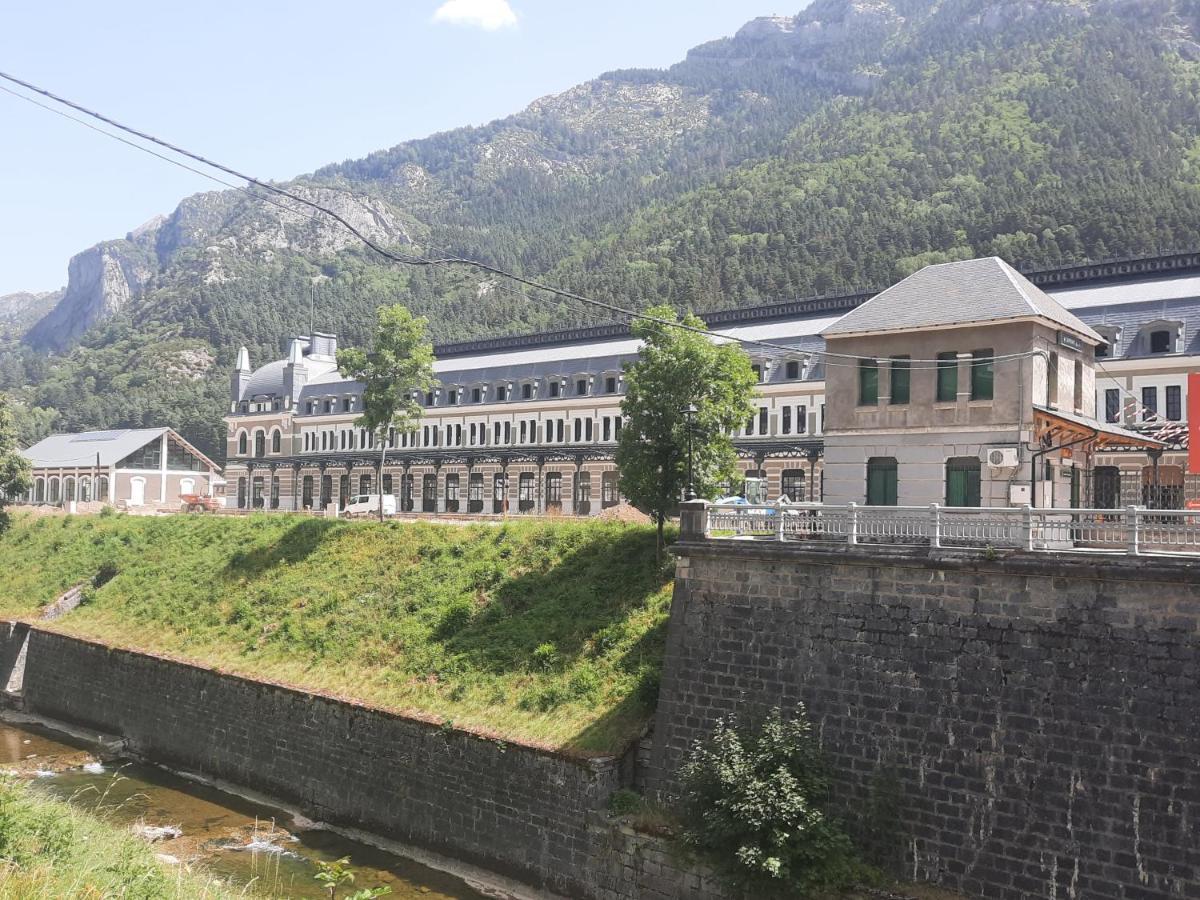 Acogedor Y Calido Apartamento Con Vistas A La Montana Канфранк Екстер'єр фото